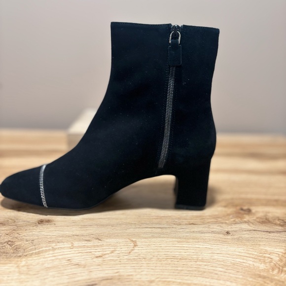 STUART WEIZTMAN MILA CHAIN 60 SUEDE BOOTIE SIZE 9B NWOT - Picture 3 of 8